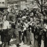 Милован Перић (први с лијева) носи штафету у Добоју, у прољеће 1976. године.